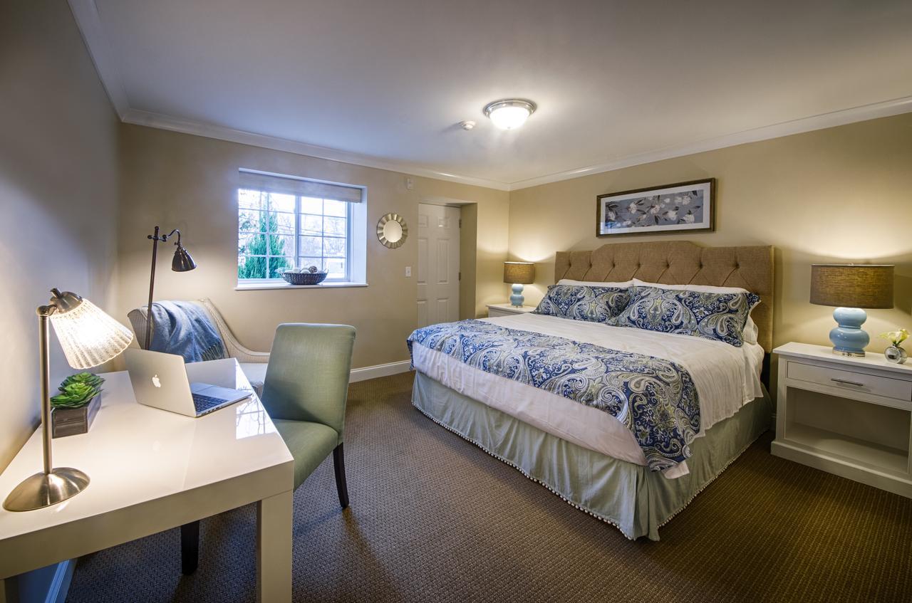 The At Ring's Island 3* Salisbury