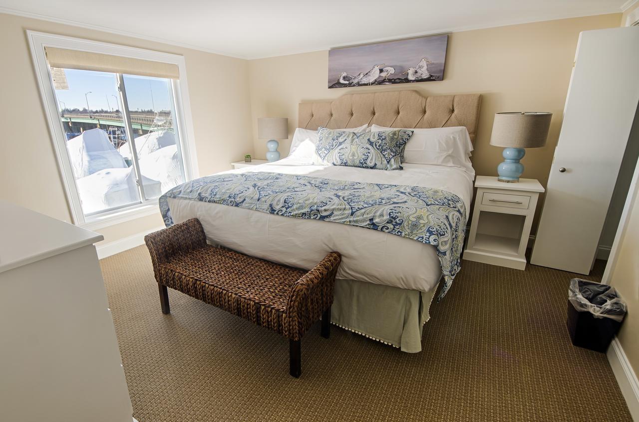 The At Ring's Island 3* Salisbury